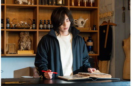 【「UNREAL-不条理雑貨店-」第2話】ムネチカの名前を知る謎の男登場