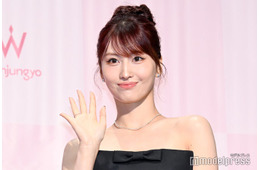 TWICEモモ、スタイル際立つ肩出しスウェット＆タンクトップ姿公開「芸術みたいな美しさ」「圧巻」の声