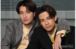 森崎ウィン&Snow Man向井康二、意を決した監督への直談判・台本を超えた芝居――「迷わず飛び込むことができました」共鳴した2人の絆【(LOVE SONG)インタビュー】