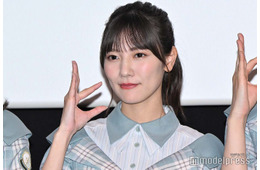 日向坂46河田陽菜、女学生風プリーツスカートから美脚スラリ デンマークオフショットに「可愛すぎる」「尊い」と反響