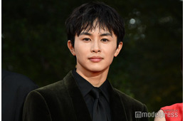 超特急・草川拓弥、レッドカーペット登場 スーツ着こなす【第38回東京国際映画祭】