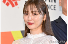 内田理央、素肌輝くウェディングドレス姿披露「美しすぎて息をのむ」「絵になる」と話題