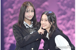 「今日好き」永瀬さら&紗和、ペアランウェイで“ほっぺツン” 圧巻スタイルも際立つ【サツコレ2025A/W】