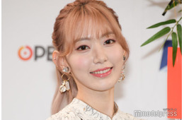 LE SSERAFIMサクラ、ノースリーブ＆胸元開きの大胆衣装で美スタイル披露「完璧スタイル」「息を呑む美しさ」の声