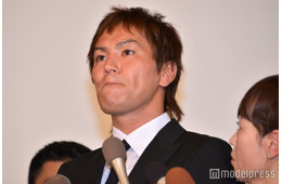 狩野英孝、ハロウィンの“スタバ”コスプレに反響相次ぐ「再現度高すぎ」「センス溢れてる」