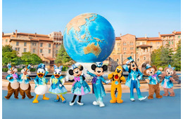 東京ディズニーシー、25周年イベント「スパークリング・ジュビリー」“海の魅力”着想の色の新衣装公開