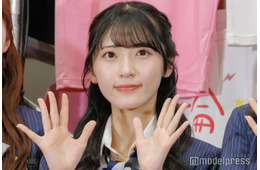 AKB48佐藤綺星、美スタイル際立つミニ丈コーデ「脚のライン綺麗」「透明感がすごい」と反響