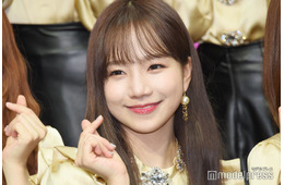 「イカゲーム」チョ・ユリ、透け感タイツの冬コーデ披露「圧倒的美」「脚の長さが異次元」