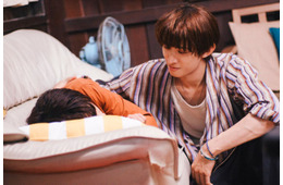 森崎ウィン＆Snow Man向井康二、息ぴったりツッコミ見せる 運命の再会・胸キュンシーン…副音声入り本編映像解禁【（LOVE SONG）】