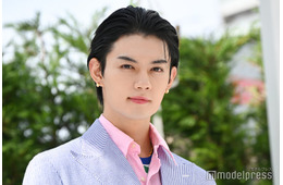 M!LK佐野勇斗、祖父母＆弟2人との写真公開「イイじゃん」ポーズ披露で「仲良し家族」「素敵すぎて滅」と反響