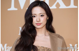 TWICEツウィ、クリスタルドレスから美デコルテ見せ 変わらない自分らしさは「揺るぎない自信」【マックスマーラ“THE CAMEL, timeless”】