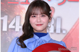 ＝LOVE高松瞳、ニーハイソックスで美脚スラリ 銀杏並木での写真に「秋の妖精」「映画のワンシーンみたい」の声