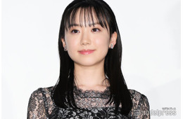 芦田愛菜、シースルードレスで登場 体当たりで演じた作品振り返る【果てしなきスカーレット】