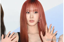 aespaジゼル、ミニスカートからスラリ美脚「憧れる」「理想のスタイル」の声