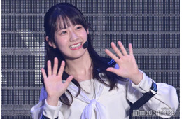 櫻坂46石森璃花、美脚際立つガーリーコーデでオーストラリア満喫「可愛すぎ」「絵になる」と反響