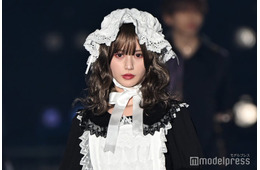 元NMB48山本望叶、ミニ丈セットアップで美脚際立つ 黒コーデ×ハーフツイン姿に「ミサミサみたい」「最強ビジュ」と悶絶の声