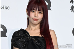 アイナ・ジ・エンド、ワンショルブラックドレスで登場 BiSH解散後のソロ活動への思い「不安になって」【GQ MEN OF THE YEAR 2025】