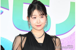 ME:I・MOMONA、全身ブラック衣装で大人っぽさ全開 “人参型”マイクに喜ぶ無邪気な姿も【ズートピア２】