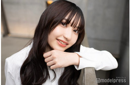 仮面高校生の妹で話題・すなずりかりん、美脚スラリのミニスカ姿披露「足の形が骨格ウェーブ過ぎてる」