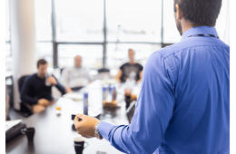 人前で話すのが苦手な会社員　仕事で評価も低かったが…⇒1年後、周囲「まるで別人」