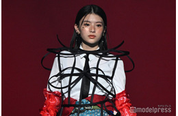 出口夏希、抜群スタイルでオーラ発揮【TGC広島2025】