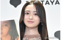 乃木坂46井上和、白ソックス×膝丈衣装で美脚際立つ「お顔小さい」「お人形さんみたい」と反響