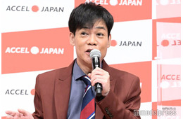 名倉潤、息子からの手紙に涙 親子2ショットに反響「素敵な息子さん」「イケメンなのが分かる」