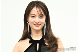 谷まりあ、胸元開きドレスで大胆肌見せ「自分に甘かったエピソード」明かす【ジョー マローン ロンドン】