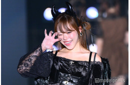 YouTuberになに「港区で飲んでる女みたいな格好」半袖ニット×ショーパンから美脚チラリ