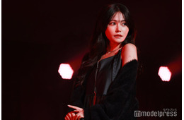 元AKB48メンバー、オフショルワンピで美肩披露「破壊力すごい」「透明感あふれてる」と絶賛の声