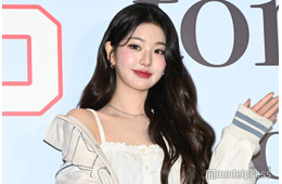 IVEウォニョン、大胆スリットドレスで美脚スラリ「大人の魅力全開」「見惚れてしまう」と反響