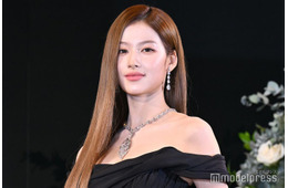 TWICEサナ、透け感タンクトップ姿に視線集中「大人の色気」「着こなし完璧」