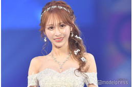 美女社長YouTuber浦西ひかる、スラリ美脚に釘付け ハイウエスト水着でプール満喫「絵になる美しさ」「神々しい」と反響