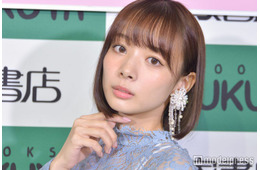 岡田紗佳、美脚際立つ大胆スリットドレス披露「視線奪われた」「セクシー」と反響