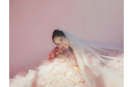 池端杏慈、ピンクのウエディングドレス姿で「ゼクシィ」初表紙 理想のクリスマスデート明かす