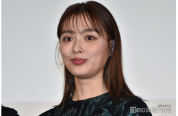 内田理央、ヒョウ柄ミニスカ×タイツ姿でディズニー満喫「可愛さレベチ」「冬コーデ素敵」と反響