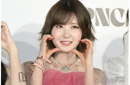 SAY MY NAME本田仁美、ミニスカ×網タイツから美脚披露「スタイル良すぎ」「斬新で可愛い」ファン絶賛