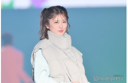 樋口日奈、“超ミニ丈”で色白美脚全開「スタイル良すぎ」「透明感すごい」と絶賛の声