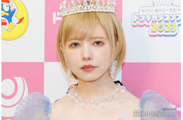 益若つばさ「毎月髪型違いました」黒髪・ブロンドヘア…9スタイルの比較ショット公開「全部別人みたい」「何でも似合ってすごい」と絶賛の声