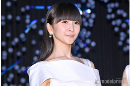 Perfumeかしゆか、ベアトップ・ミニドレス…圧巻スタイル際立つ年末衣装続々公開「美しすぎてため息が出る」「神々しい」と反響殺到
