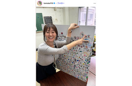 元NHK沖縄キャスター・竹中知華アナ「砂浜でヒール」美脚のぞくミニボトム姿に「映画のワンシーンみたい」「素足が色っぽい」と反響