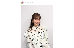 沖田愛加アナ、ほっそり美脚際立つタイツコーデ披露「憧れのスタイル」「メガネ似合ってる」と反響