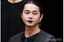 東出昌大、強烈ビジュアルで雰囲気ガラリ 成宮寛貴との初共演に刺激「毎日楽しいです」【サド侯爵夫人】