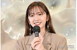 鈴木愛理、胸元＆ウエスト開き衣装で抜群スタイル際立つ「妖精」「異次元の可愛さ」の声