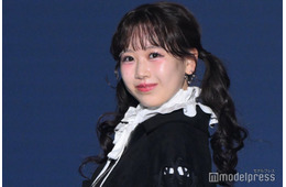 FRUITS ZIPPER松本かれん、モノトーンコーデで雰囲気ガラリ 笑顔封印ランウェイに「ギャップがすごい」「新鮮」とファン悶絶【カワコレTGC】