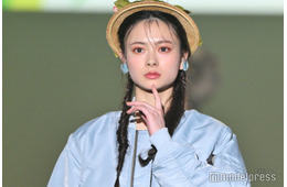 AKB48新センター・伊藤百花、ニットワンピ×ブーツから美脚のぞく「冬の最強コーデ」「彼女感すごい」と反響