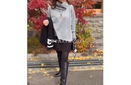 一枚で華やか！大胆なハイネックトップスは、時短とオシャレを両立する大人オシャレの神アイテム【40代の毎日コーデ】