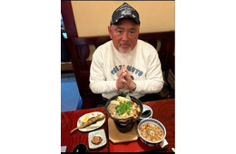 武藤敬司「武藤家＆倖田來未家族と新年会」豪華集合ショット公開「まるでゴッドファーザーファミリーのようだ」