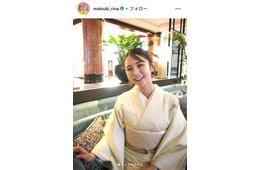 コットンきょんの妻、“にこにこな子きょん”祖母とのお散歩ショット公開「お口そっくり」「天使」と反響