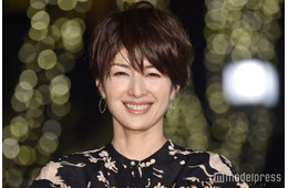 吉瀬美智子、生け花＆アート飾られた自宅玄関公開「プロのフラワーアレンジかと」「お洒落すぎる」と反響